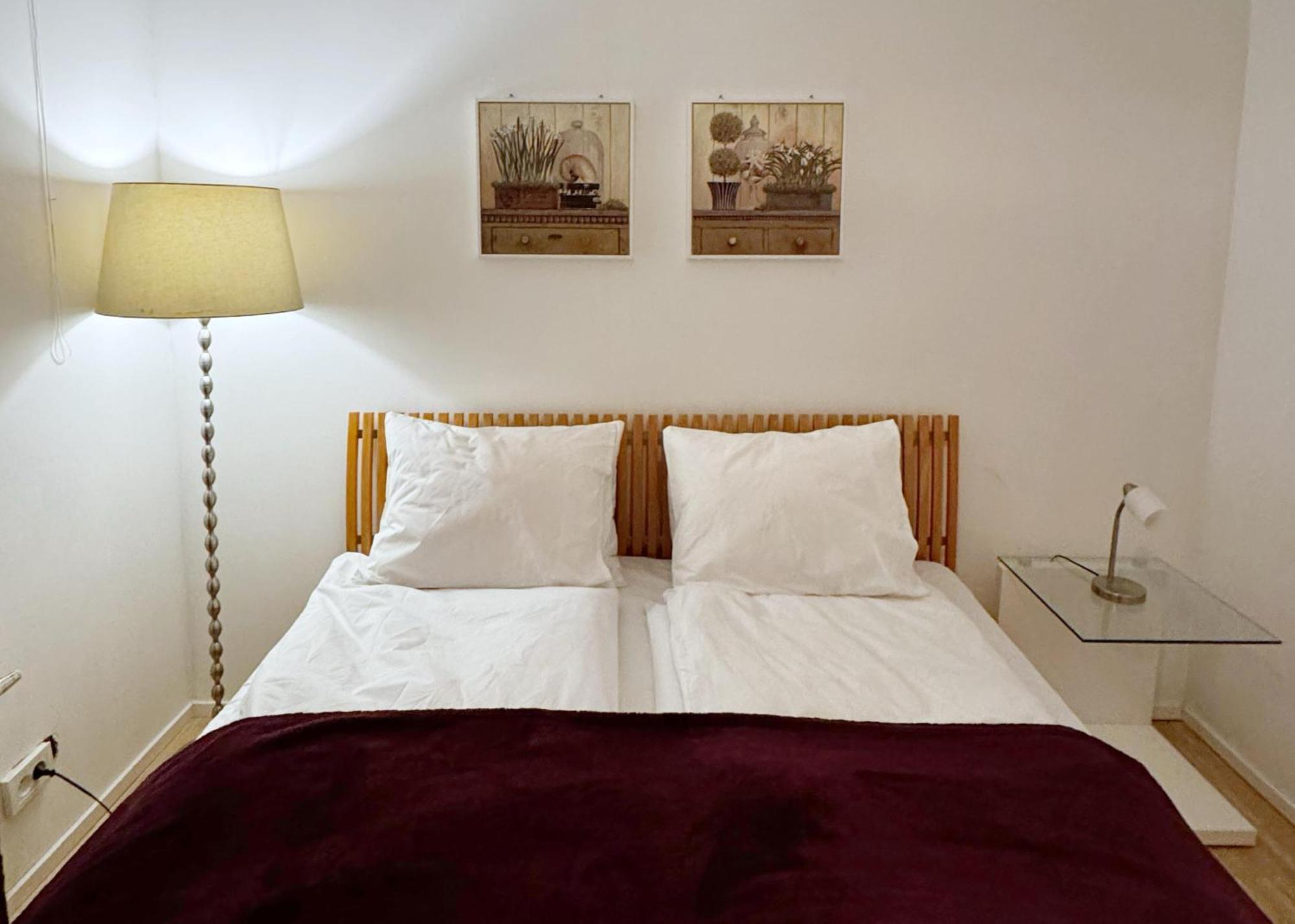 Semesterbostad Cozy Independent House With Free Parking And 20 Mins To Center
