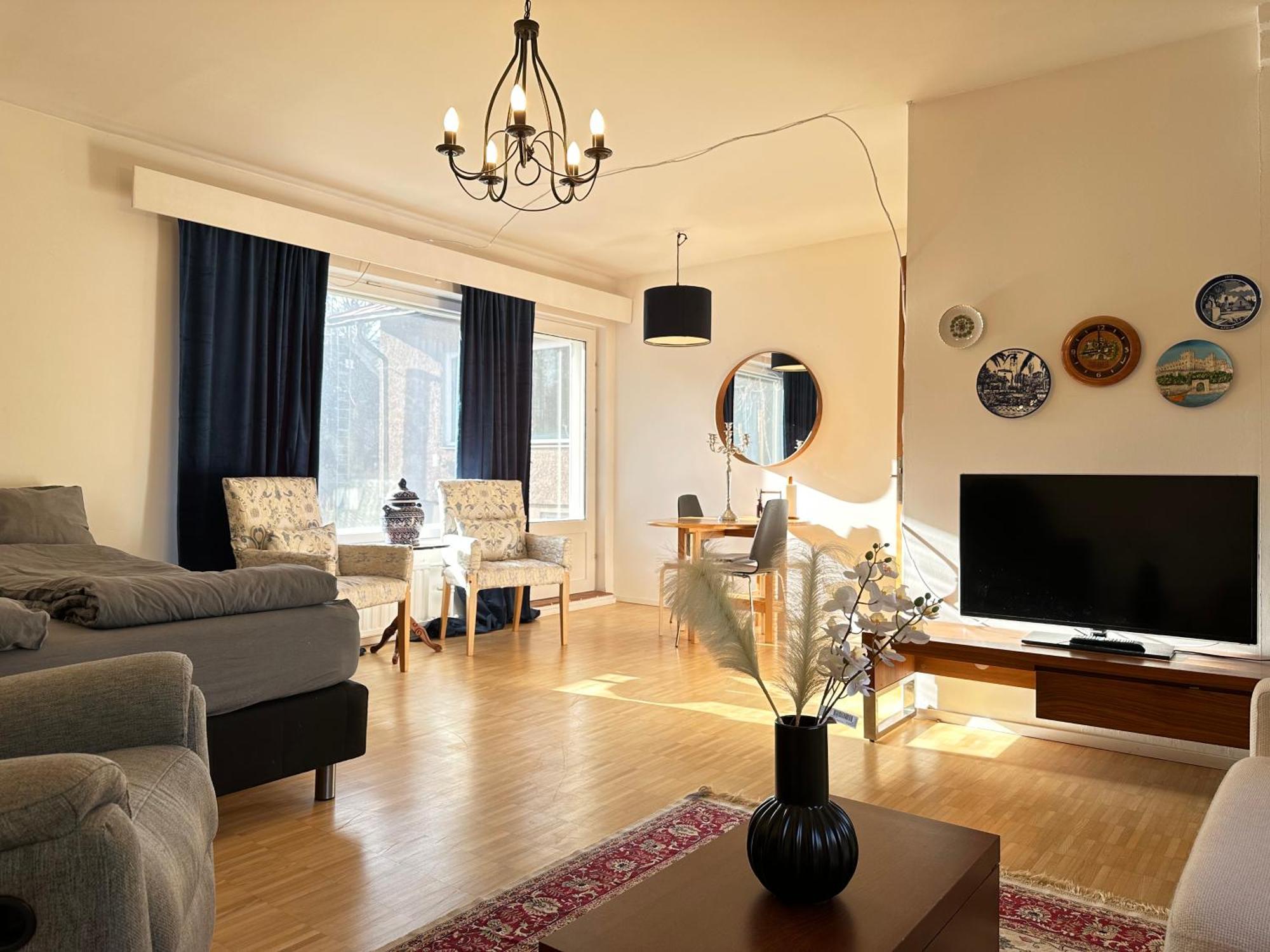 Cozy Independent House With Free Parking And 20 Mins To Center Semesterbostad *